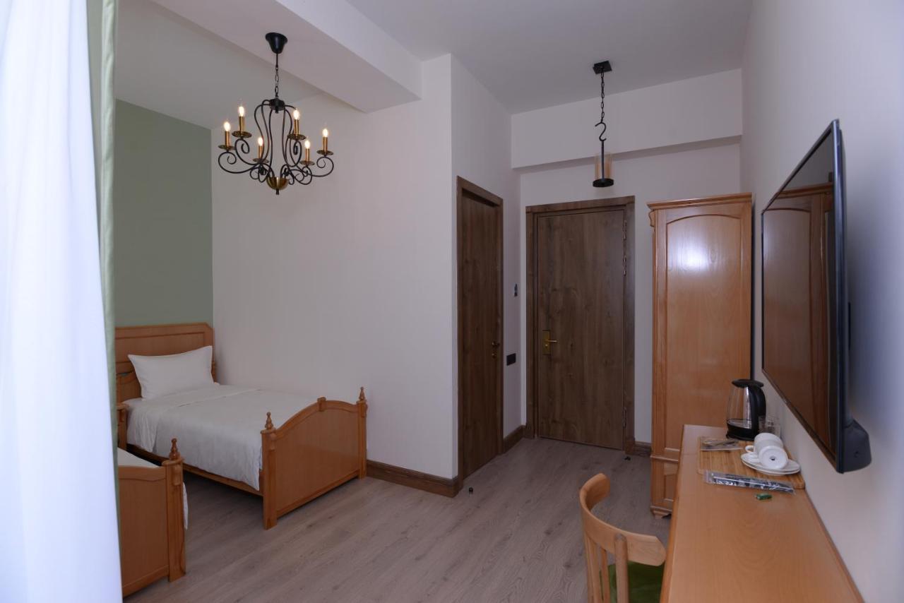 Old Avenue Hotel 久姆里 外观 照片