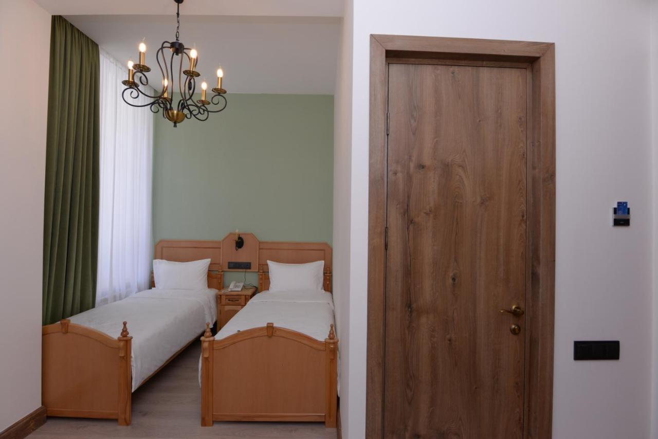 Old Avenue Hotel 久姆里 外观 照片